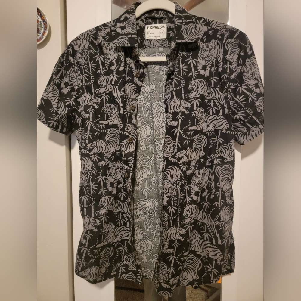 XS Slimfit man's express shirt with tigers